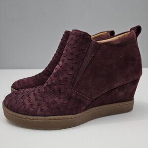 Sofft Slayton Ankle Bootie Womens 9.5 Wine Burgundy Snake Suede Textured Wedge